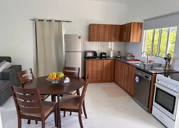 Willa Tropical Garden Self Catering - Sea View Misere