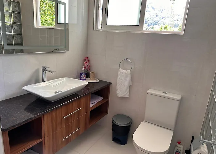 Willa Tropical Garden Self Catering - Sea View Misere